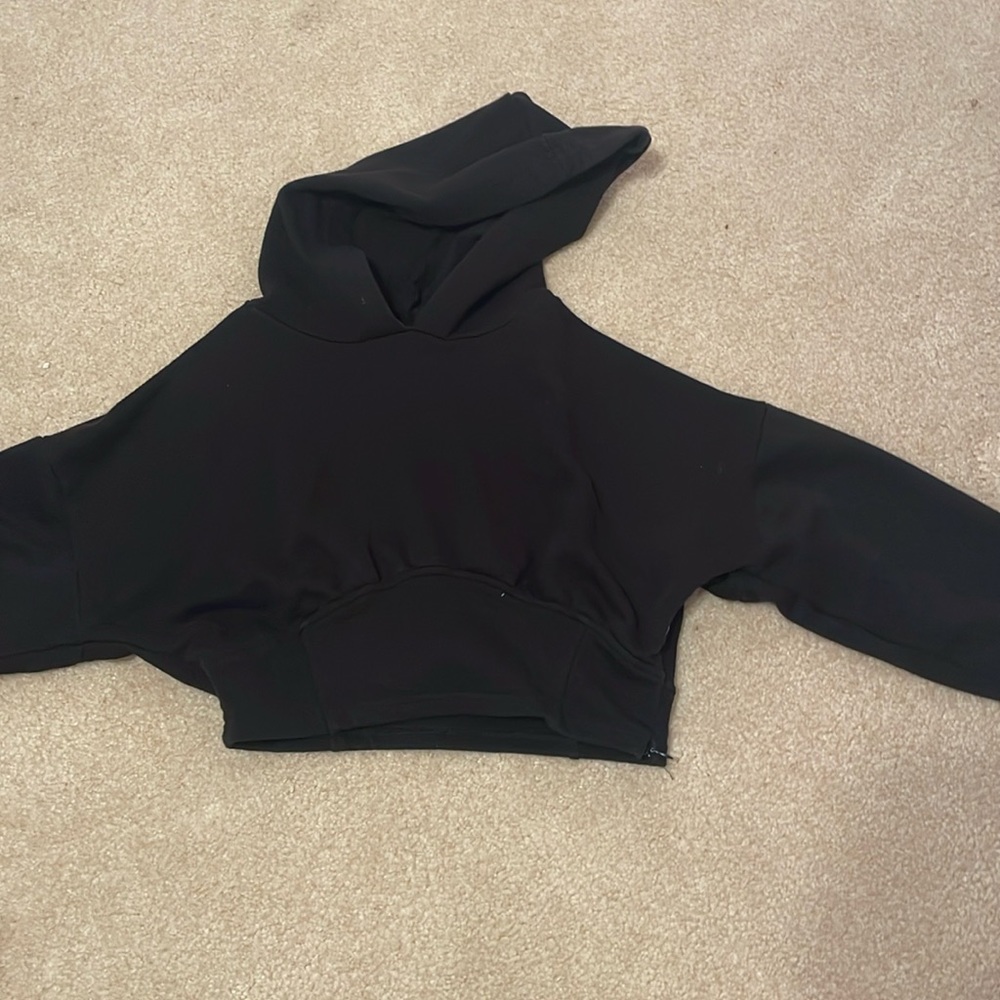 BLACK FOREVER 21 CROPPED HOODIE SIZE M